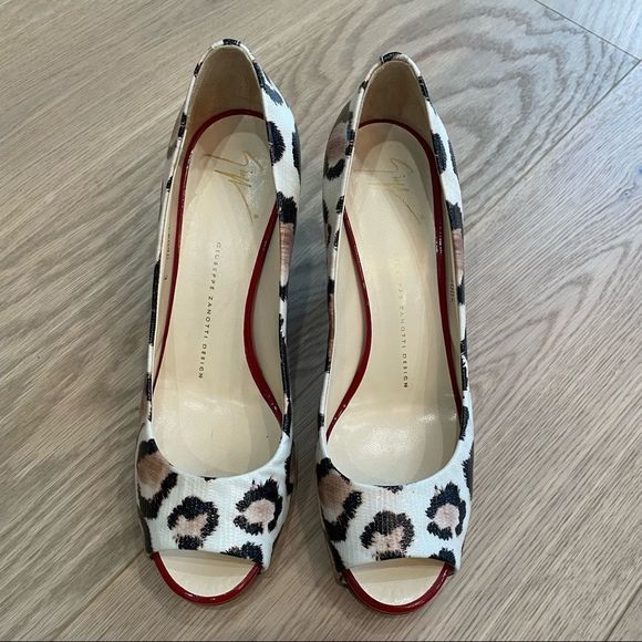 Giuseppe Zanotti Peep-Toe Heels | Black Patent Leather Stilettos | Size 38 1/2 - Picture 10 of 11